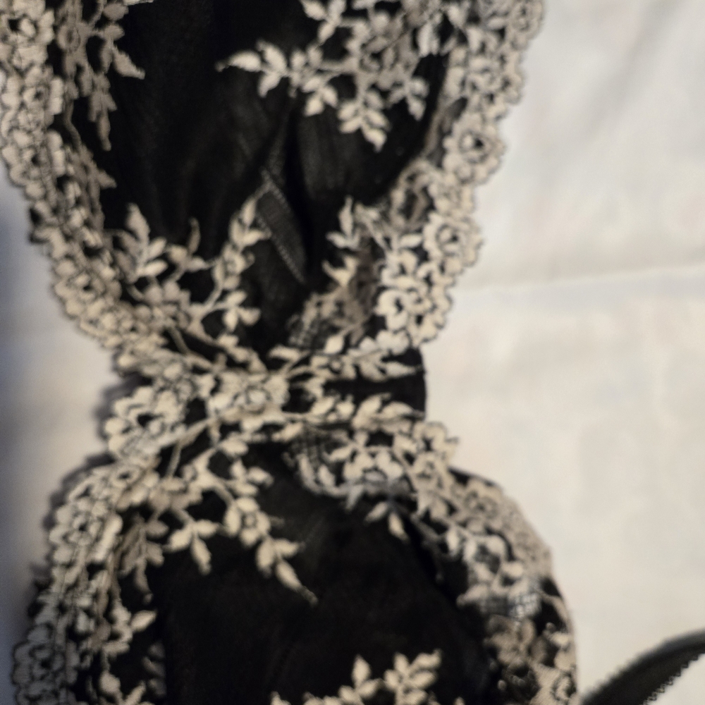 Elegant Black and Cream Lace Women's Underwire